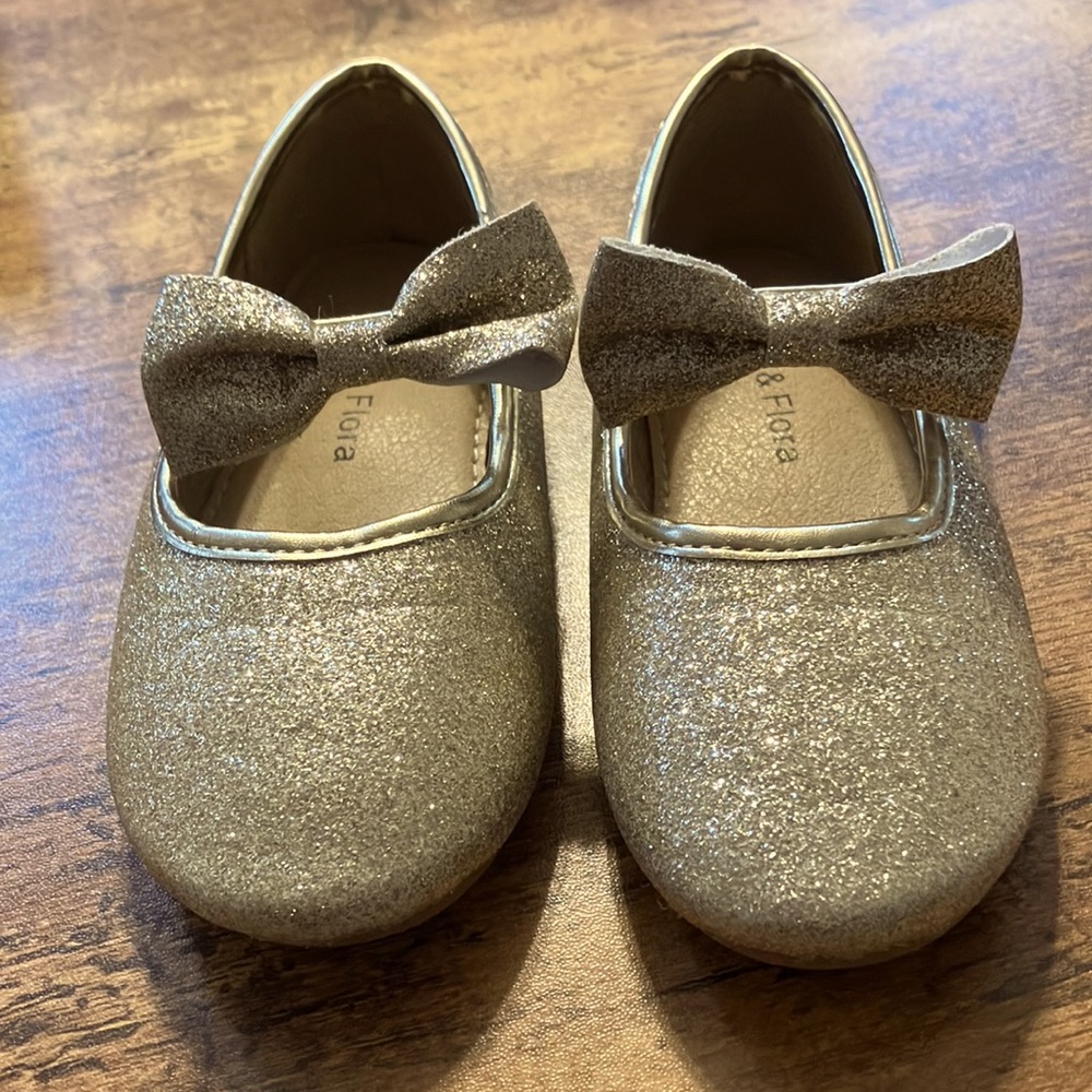 NWOT FELIX & FLORA girls size 7 gold sparkle dress shoes